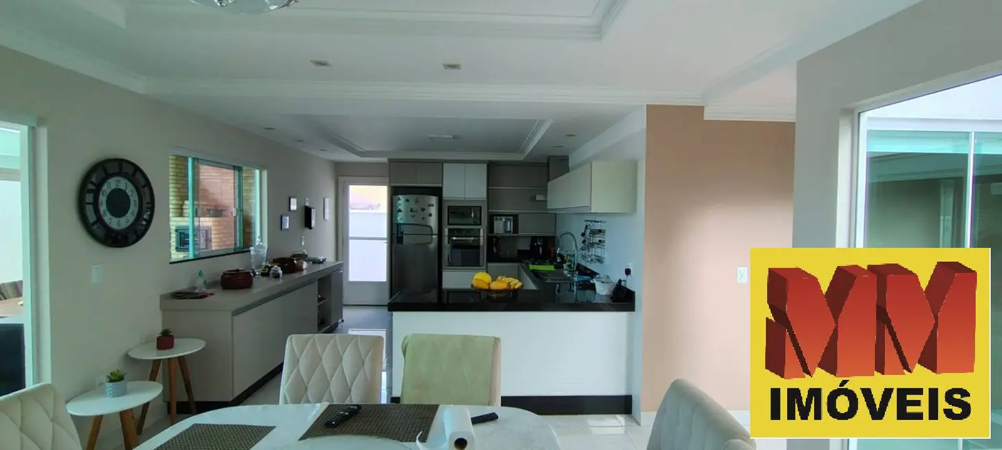 Casa de Condomínio com 3 quartos à venda, 210m2 em Nova São Pedro, Sao Pedro Da Aldeia - RJ - imagem 8 Foto 8 de Casa de Condomínio com 3 quartos à venda, 210m2 em Nova São Pedro, Sao Pedro Da Aldeia - RJ