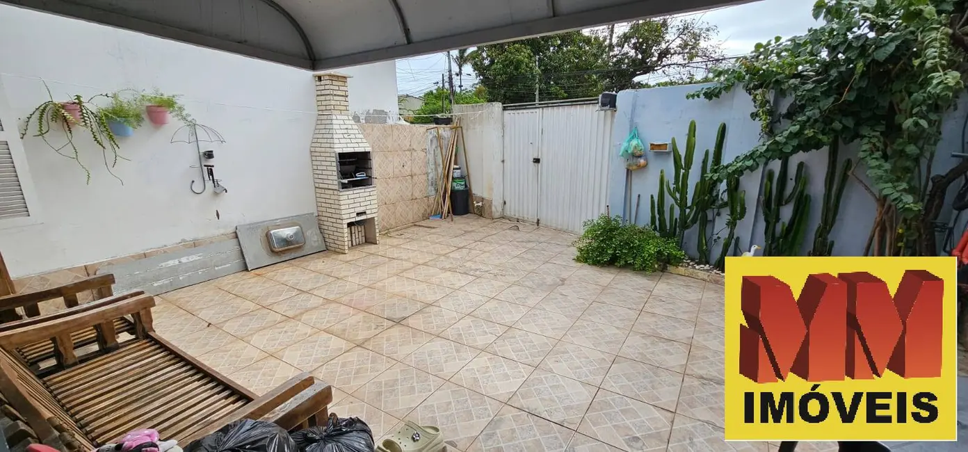 Foto 2 de Casa com 2 quartos à venda, 90m2 em Palmeiras, Cabo Frio - RJ