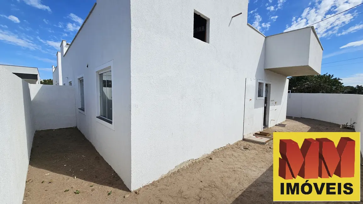 Foto 2 de Casa com 2 quartos à venda, 60m2 em Cabo Frio - RJ