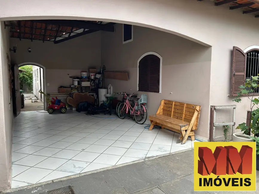 Casa com 3 quartos à venda, 165m2 em Jardim Excelsior, Cabo Frio - RJ - imagem 3 Foto 3 de Casa com 3 quartos à venda, 165m2 em Jardim Excelsior, Cabo Frio - RJ