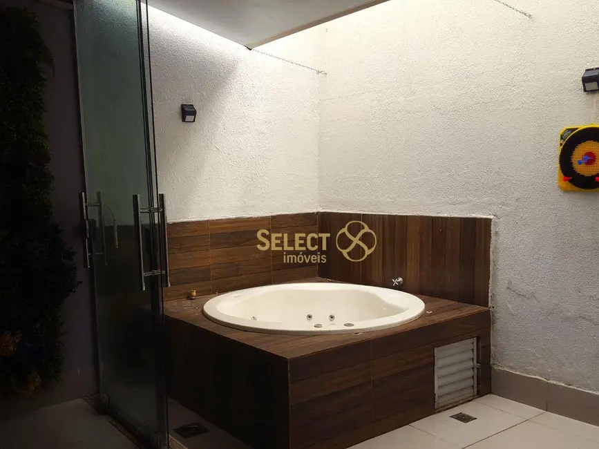 Foto 2 de Sobrado com 3 quartos à venda, 160m2 em Aparecida De Goiania - GO