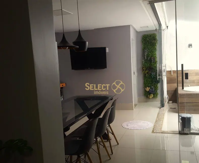 Sobrado com 3 quartos à venda, 160m2 em Aparecida De Goiania - GO - imagem 5 Foto 5 de Sobrado com 3 quartos à venda, 160m2 em Aparecida De Goiania - GO