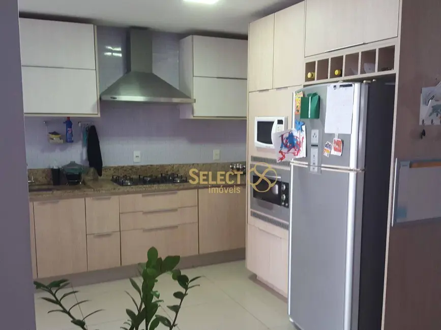 Sobrado com 3 quartos à venda, 160m2 em Aparecida De Goiania - GO - imagem 7 Foto 7 de Sobrado com 3 quartos à venda, 160m2 em Aparecida De Goiania - GO