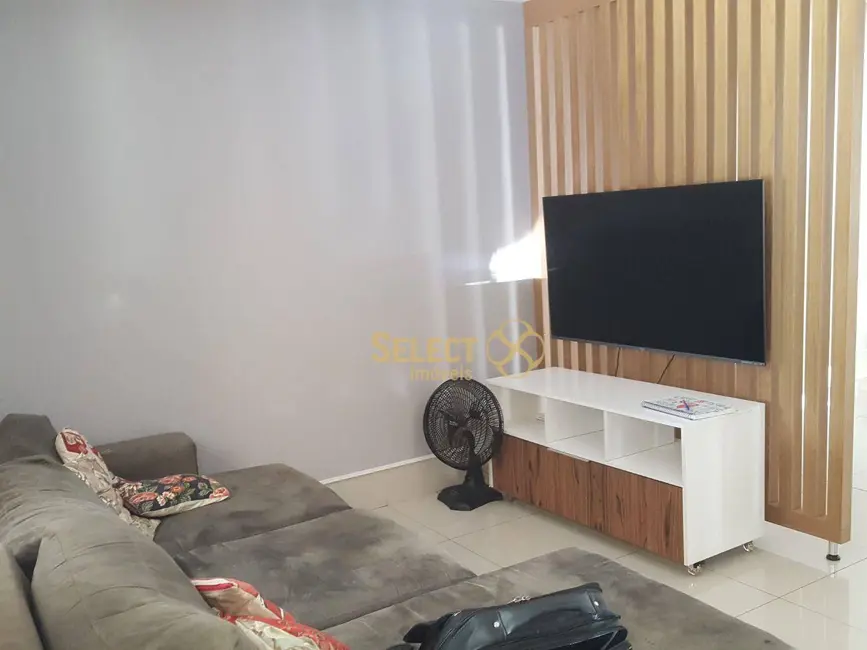 Sobrado com 3 quartos à venda, 160m2 em Aparecida De Goiania - GO - imagem 8 Foto 8 de Sobrado com 3 quartos à venda, 160m2 em Aparecida De Goiania - GO