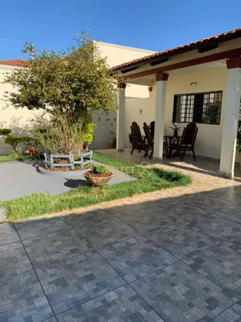 Foto 2 de Casa com 3 quartos à venda, 600m2 em Vila Rezende, Goiania - GO