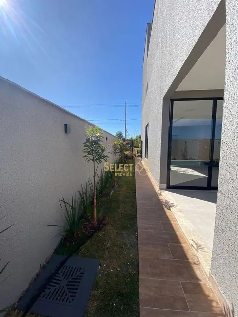 Sobrado com 3 quartos à venda, 300m2 em Senador Canedo - GO - imagem 3 Foto 3 de Sobrado com 3 quartos à venda, 300m2 em Senador Canedo - GO