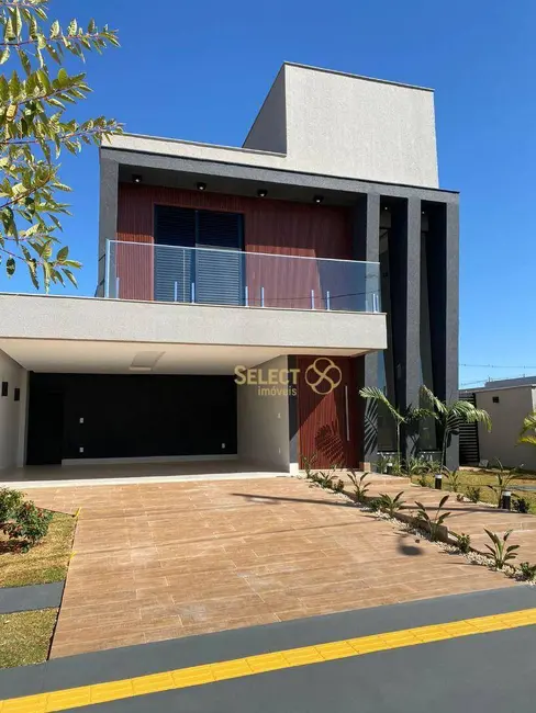 Foto 1 de Sobrado com 3 quartos à venda, 300m2 em Senador Canedo - GO