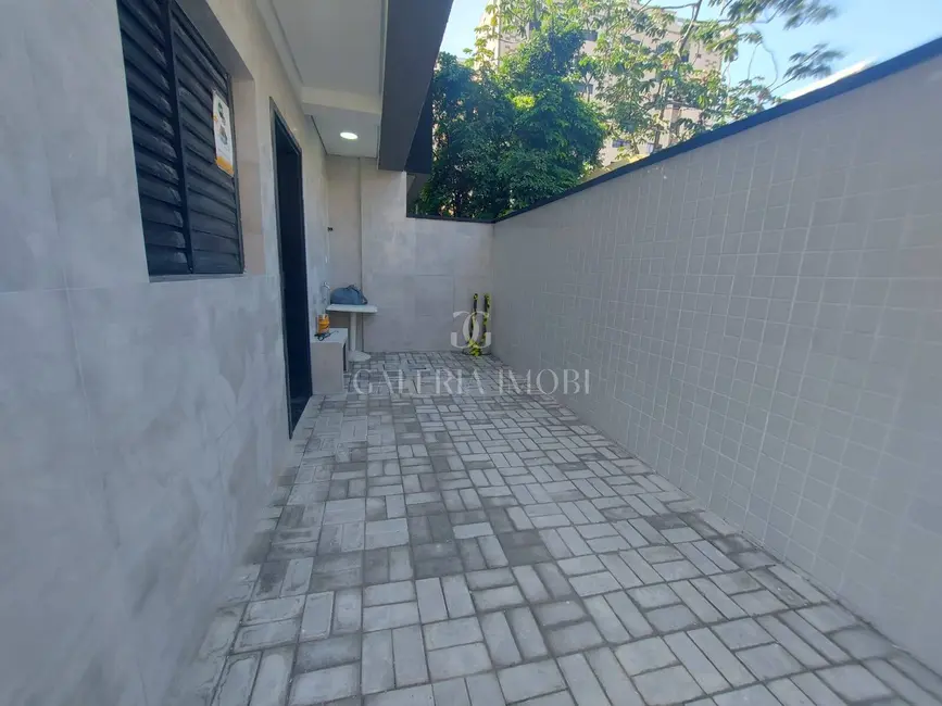 Foto 2 de Casa com 2 quartos à venda, 176m2 em Marapé, Santos - SP