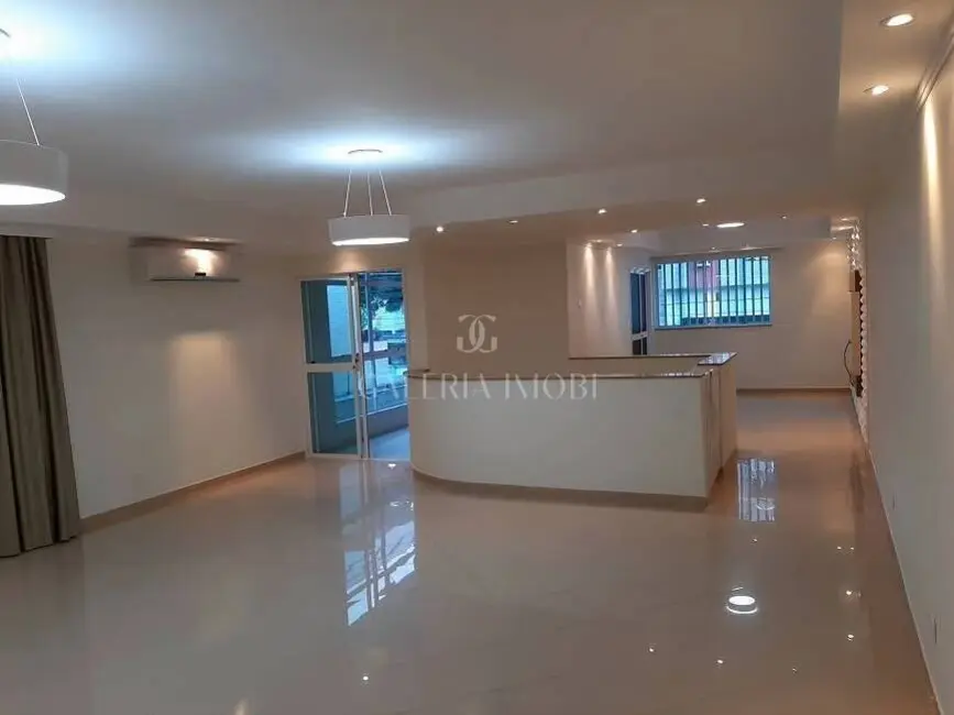 Foto 1 de Casa com 3 quartos à venda, 227m2 em Campo Grande, Santos - SP