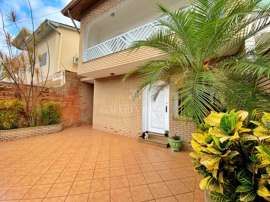Foto 2 de Casa com 4 quartos à venda, 215m2 em Embaré, Santos - SP