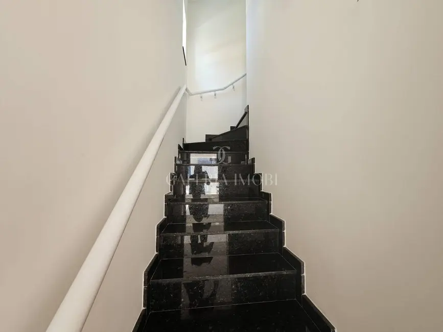 Foto 4 de Casa com 3 quartos à venda, 120m2 em Ponta da Praia, Santos - SP