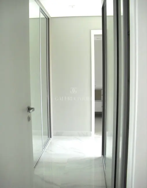 Apartamento com 3 quartos para alugar, 230m2 em Embaré, Santos - SP - imagem 9 Foto 9 de Apartamento com 3 quartos para alugar, 230m2 em Embaré, Santos - SP