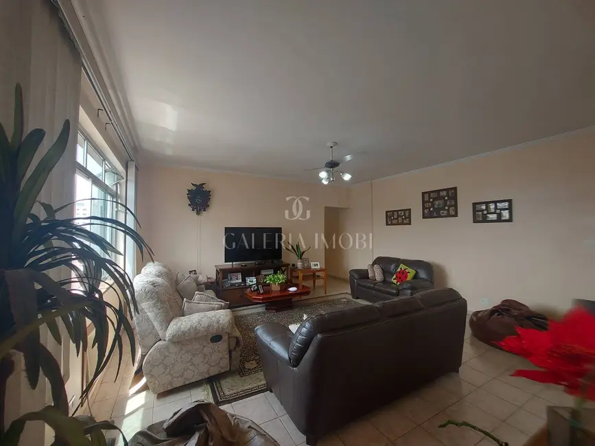 Apartamento com 3 quartos à venda, 151m2 em Gonzaga, Santos - SP - imagem 3 Foto 3 de Apartamento com 3 quartos à venda, 151m2 em Gonzaga, Santos - SP