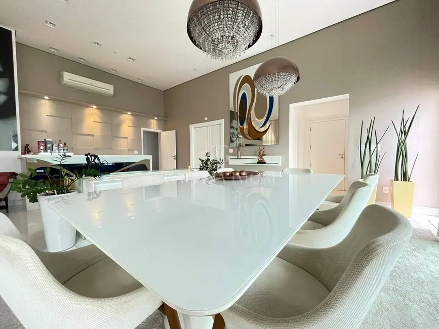 Apartamento com 5 quartos à venda e para alugar, 741m2 em Gonzaga, Santos - SP - imagem 3 Foto 3 de Apartamento com 5 quartos à venda e para alugar, 741m2 em Gonzaga, Santos - SP
