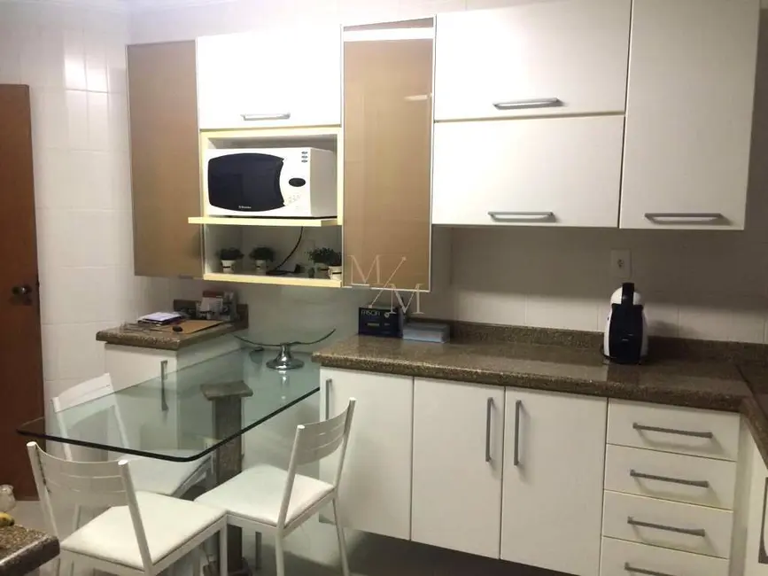Casa com 4 quartos à venda e para alugar, 190m2 em Embaré, Santos - SP - imagem 4 Foto 4 de Casa com 4 quartos à venda e para alugar, 190m2 em Embaré, Santos - SP