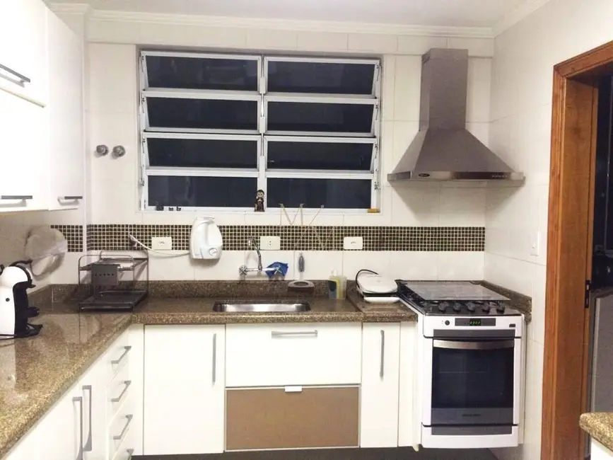 Casa com 4 quartos à venda e para alugar, 190m2 em Embaré, Santos - SP - imagem 5 Foto 5 de Casa com 4 quartos à venda e para alugar, 190m2 em Embaré, Santos - SP