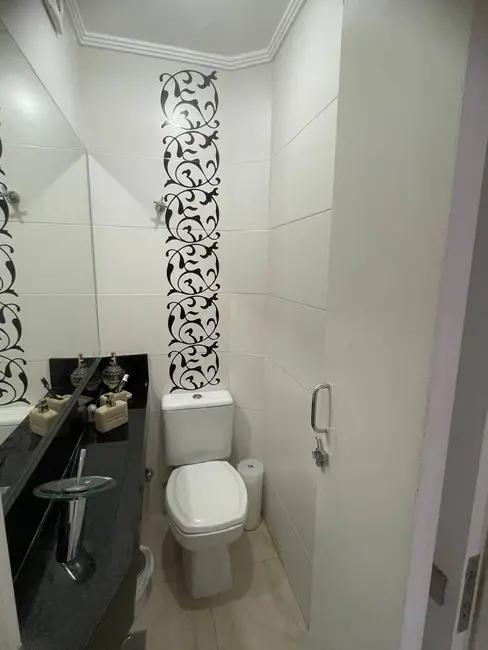 Casa com 2 quartos à venda, 127m2 em Marapé, Santos - SP - imagem 8 Foto 8 de Casa com 2 quartos à venda, 127m2 em Marapé, Santos - SP