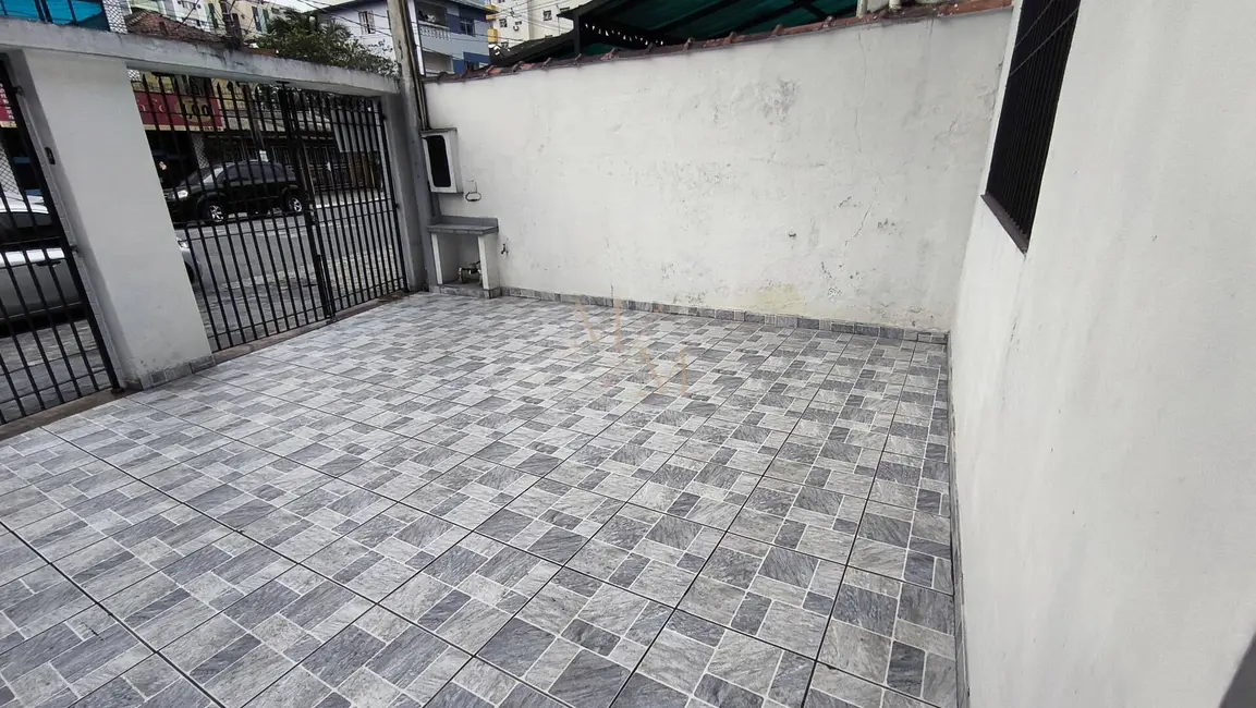 Casa com 2 quartos à venda, 85m2 em Encruzilhada, Santos - SP - imagem 2 Foto 2 de Casa com 2 quartos à venda, 85m2 em Encruzilhada, Santos - SP