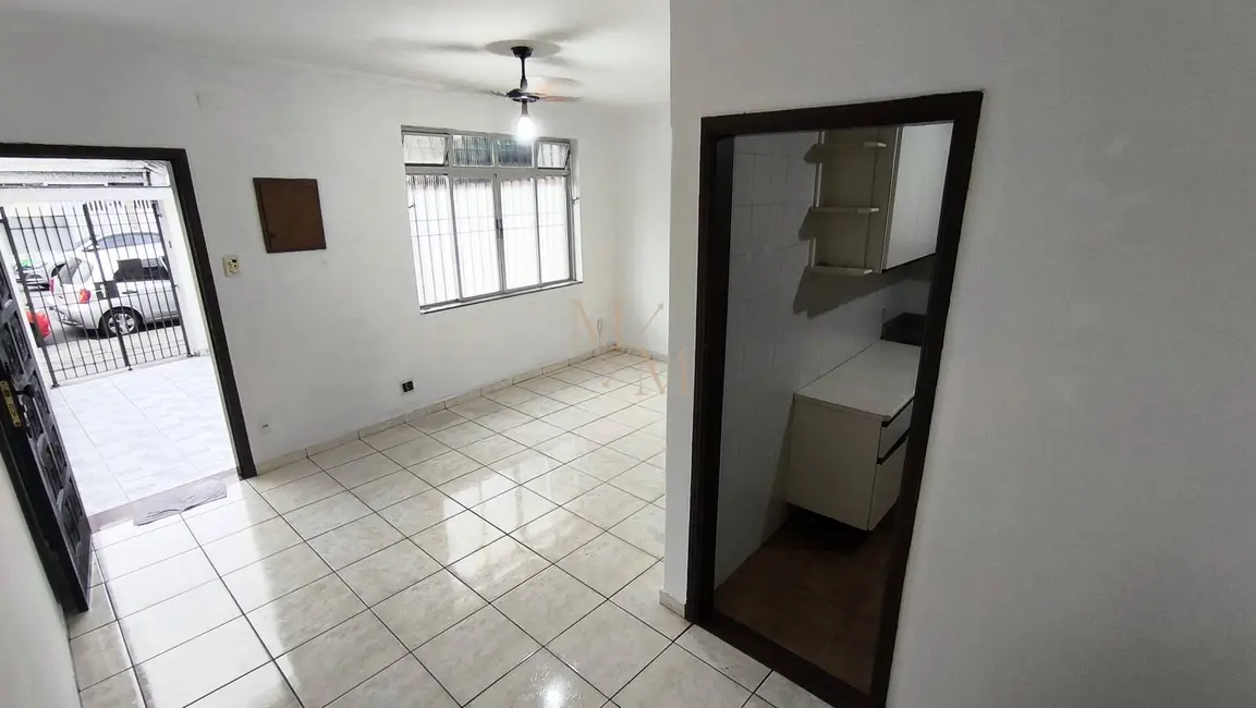 Casa com 2 quartos à venda, 85m2 em Encruzilhada, Santos - SP - imagem 6 Foto 6 de Casa com 2 quartos à venda, 85m2 em Encruzilhada, Santos - SP