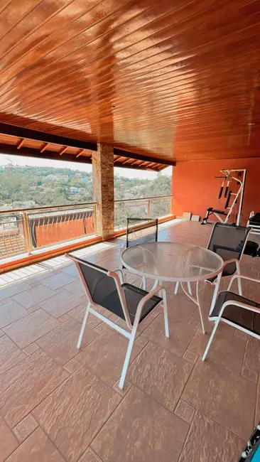 Chácara com 5 quartos à venda, 815m2 em Chácaras Copaco, Aruja - SP - imagem 4 Foto 4 de Chácara com 5 quartos à venda, 815m2 em Chácaras Copaco, Aruja - SP