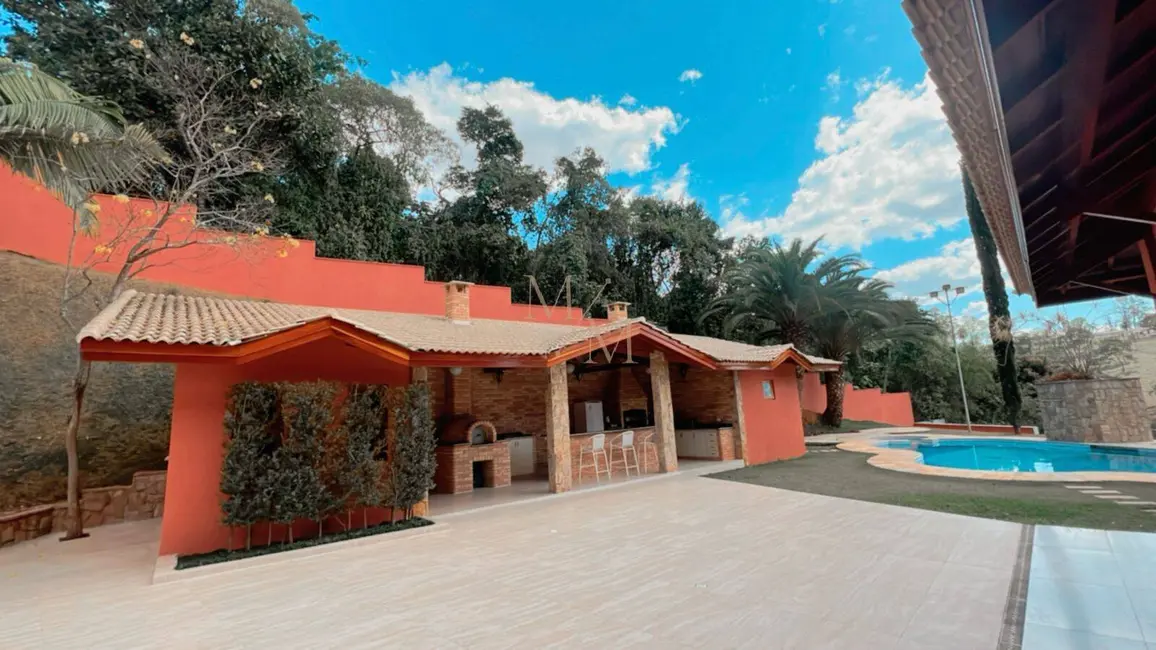 Chácara com 5 quartos à venda, 815m2 em Chácaras Copaco, Aruja - SP - imagem 3 Foto 3 de Chácara com 5 quartos à venda, 815m2 em Chácaras Copaco, Aruja - SP