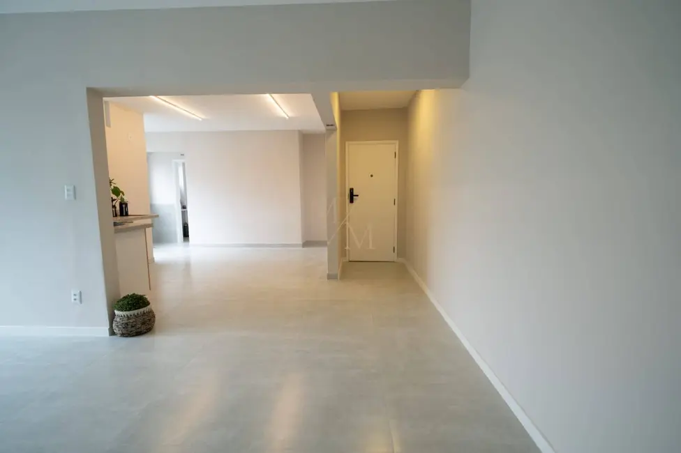 Apartamento com 2 quartos à venda, 105m2 em Gonzaga, Santos - SP - imagem 3 Foto 3 de Apartamento com 2 quartos à venda, 105m2 em Gonzaga, Santos - SP