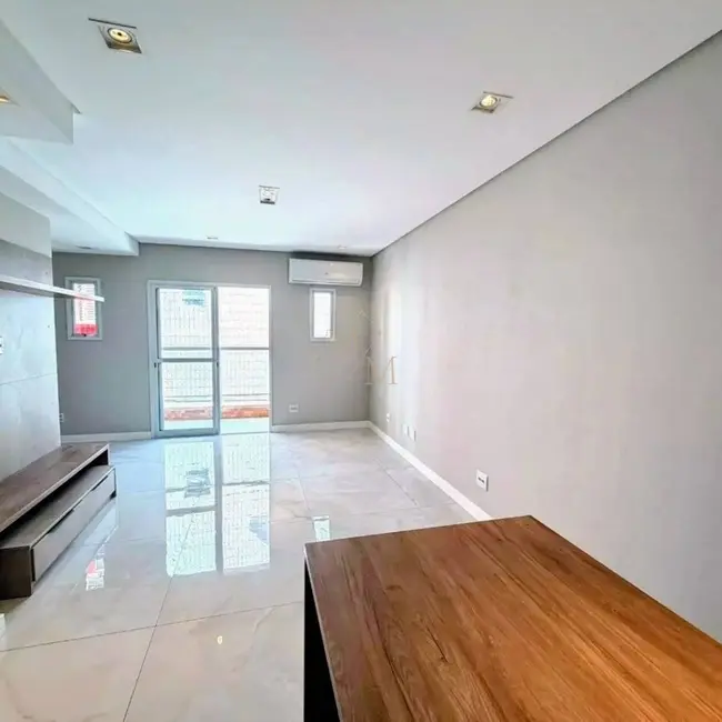 Casa com 2 quartos à venda, 101m2 em Marapé, Santos - SP - imagem 3 Foto 3 de Casa com 2 quartos à venda, 101m2 em Marapé, Santos - SP