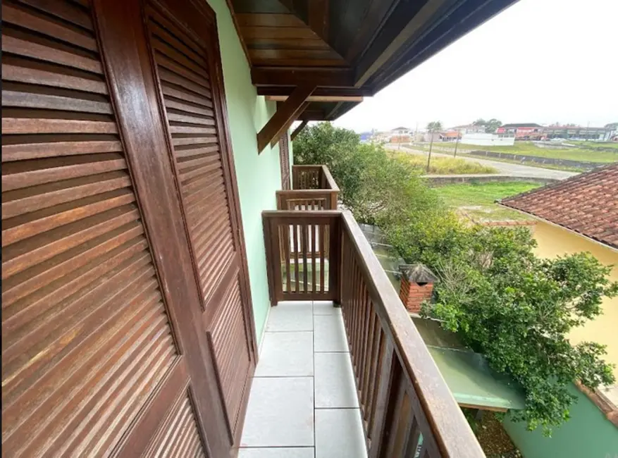 Casa com 3 quartos à venda, 240m2 em Peruibe - SP - imagem 6 Foto 6 de Casa com 3 quartos à venda, 240m2 em Peruibe - SP