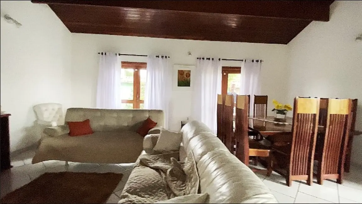 Casa com 3 quartos à venda, 240m2 em Peruibe - SP - imagem 8 Foto 8 de Casa com 3 quartos à venda, 240m2 em Peruibe - SP