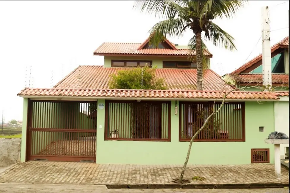 Foto 1 de Casa com 3 quartos à venda, 240m2 em Peruibe - SP