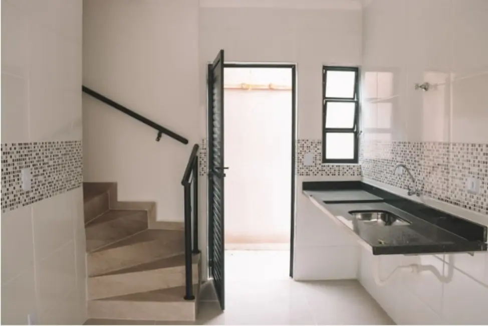 Foto 8 de Casa de Condomínio com 2 quartos à venda, 52m2 em Maracanã, Praia Grande - SP