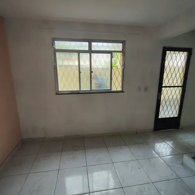 Foto 2 de Casa de Condomínio com 2 quartos para alugar, 104m2 em Marechal Hermes, Rio De Janeiro - RJ