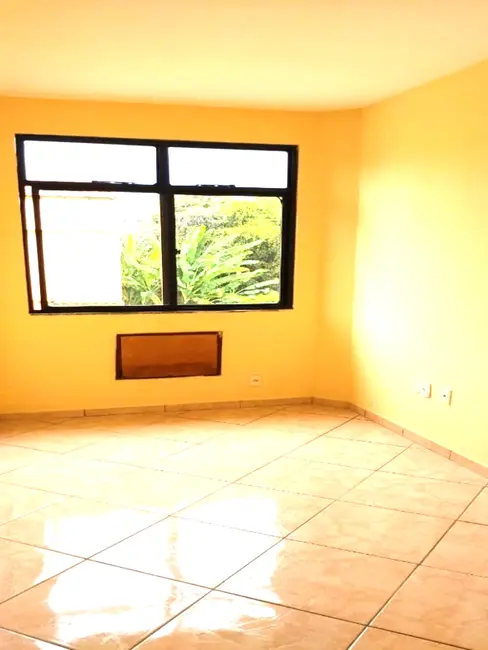 Foto 2 de Casa de Condomínio com 2 quartos para alugar, 104m2 em Marechal Hermes, Rio De Janeiro - RJ