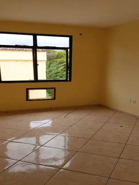 Foto 3 de Casa de Condomínio com 2 quartos para alugar, 104m2 em Marechal Hermes, Rio De Janeiro - RJ