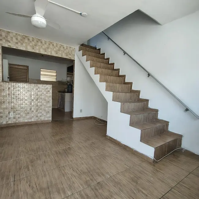 Casa com 1 quarto à venda, 93m2 em Marechal Hermes, Rio De Janeiro - RJ - imagem 2 Foto 2 de Casa com 1 quarto à venda, 93m2 em Marechal Hermes, Rio De Janeiro - RJ