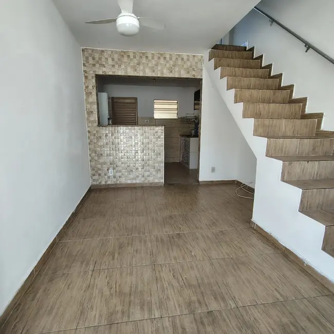 Casa com 1 quarto à venda, 93m2 em Marechal Hermes, Rio De Janeiro - RJ - imagem 3 Foto 3 de Casa com 1 quarto à venda, 93m2 em Marechal Hermes, Rio De Janeiro - RJ