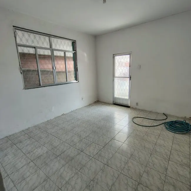 Casa com 2 quartos à venda, 110m2 em Guadalupe, Rio De Janeiro - RJ - imagem 3 Foto 3 de Casa com 2 quartos à venda, 110m2 em Guadalupe, Rio De Janeiro - RJ