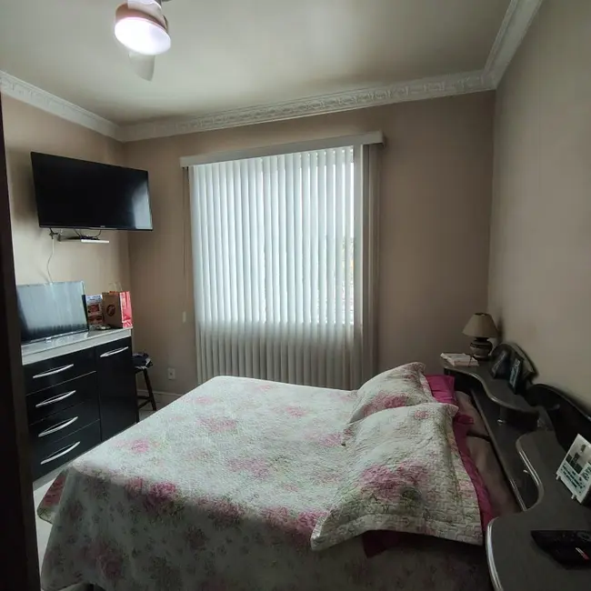 Foto 2 de Casa com 2 quartos à venda, 98m2 em Marechal Hermes, Rio De Janeiro - RJ