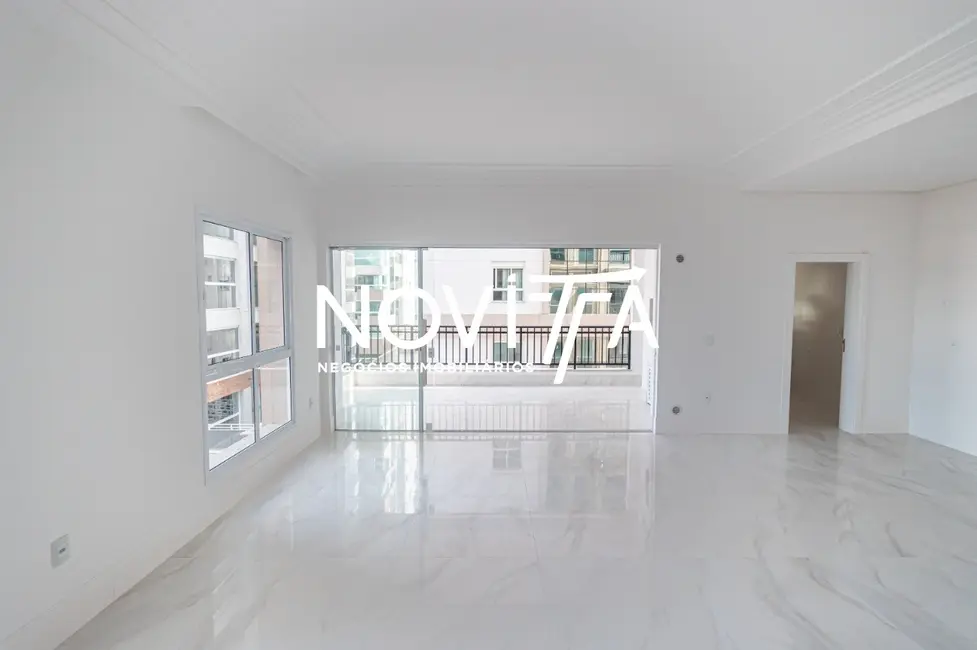 Foto 4 de Apartamento com 4 quartos à venda, 180m2 em Meia Praia, Itapema - SC