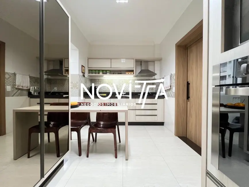 Foto 5 de Apartamento com 4 quartos à venda, 139m2 em Meia Praia, Itapema - SC