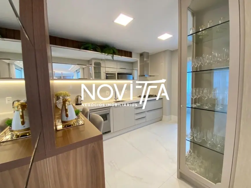 Foto 2 de Apartamento com 4 quartos à venda, 180m2 em Meia Praia, Itapema - SC