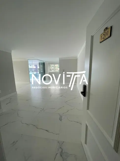 Foto 3 de Apartamento com 3 quartos à venda, 130m2 em Meia Praia, Itapema - SC