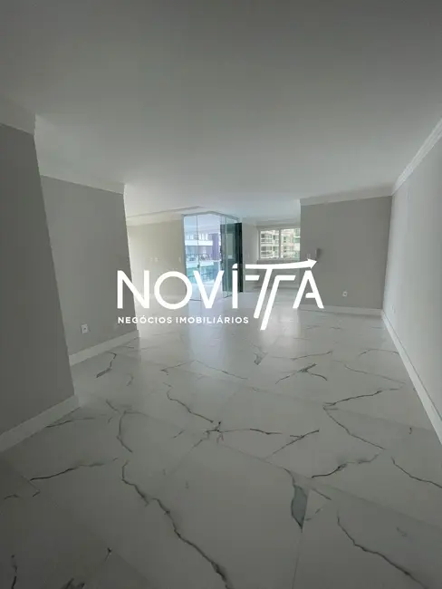 Foto 4 de Apartamento com 3 quartos à venda, 130m2 em Meia Praia, Itapema - SC