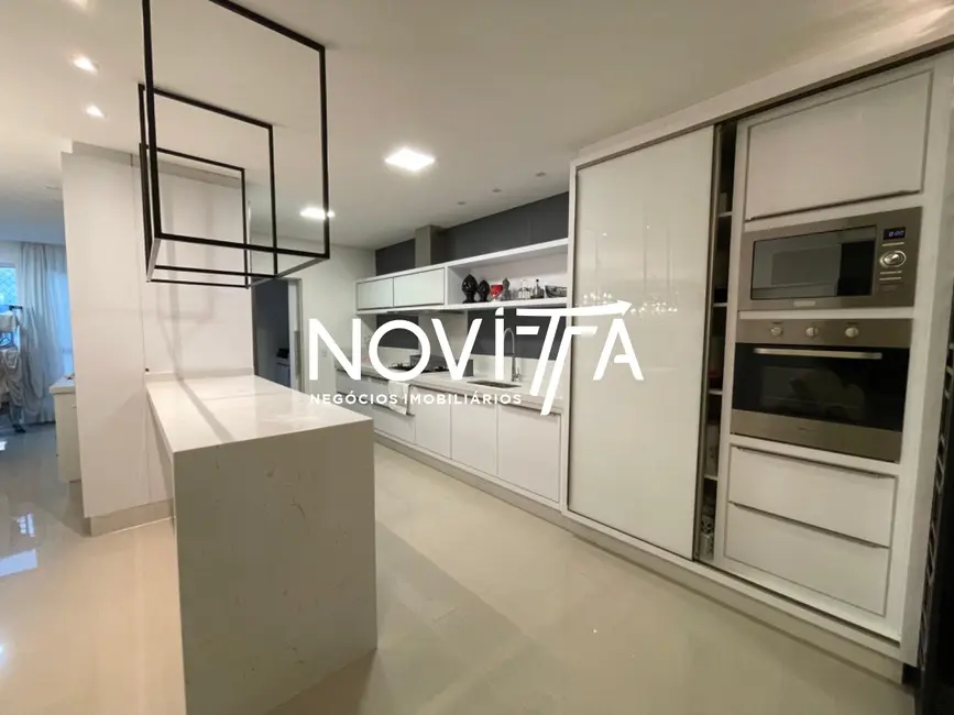 Foto 3 de Apartamento com 3 quartos à venda, 135m2 em Meia Praia, Itapema - SC