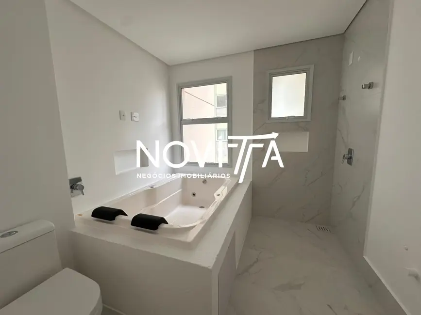 Apartamento com 4 quartos à venda, 157m2 em Meia Praia, Itapema - SC - imagem 3 Foto 3 de Apartamento com 4 quartos à venda, 157m2 em Meia Praia, Itapema - SC