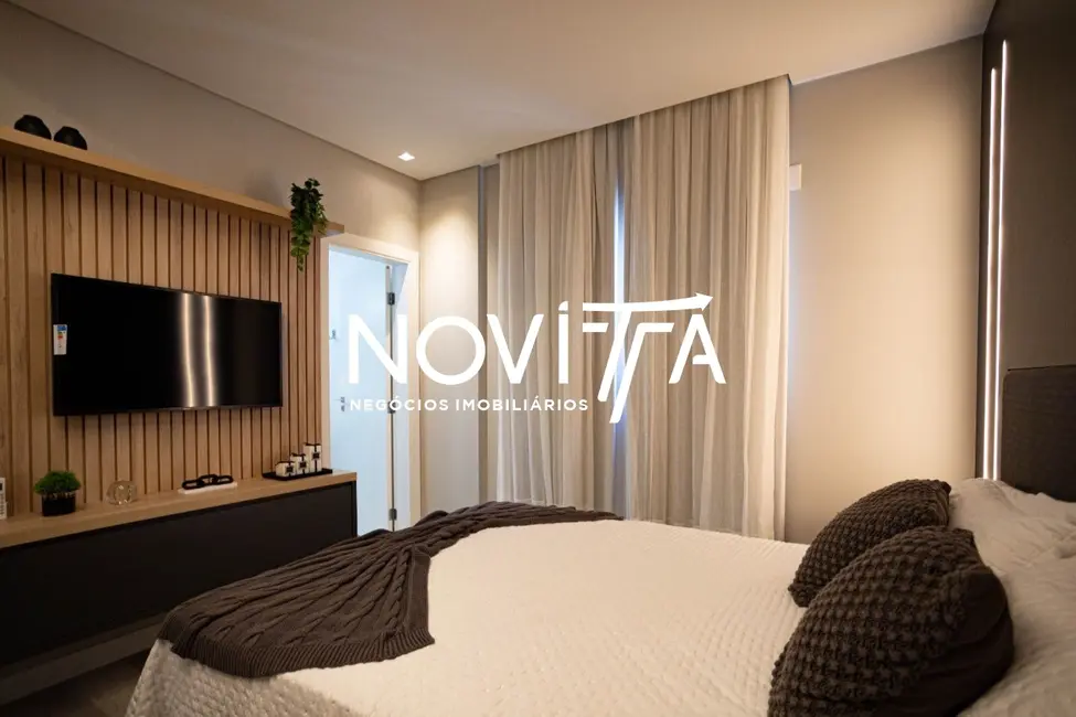 Foto 3 de Apartamento com 4 quartos à venda, 153m2 em Meia Praia, Itapema - SC