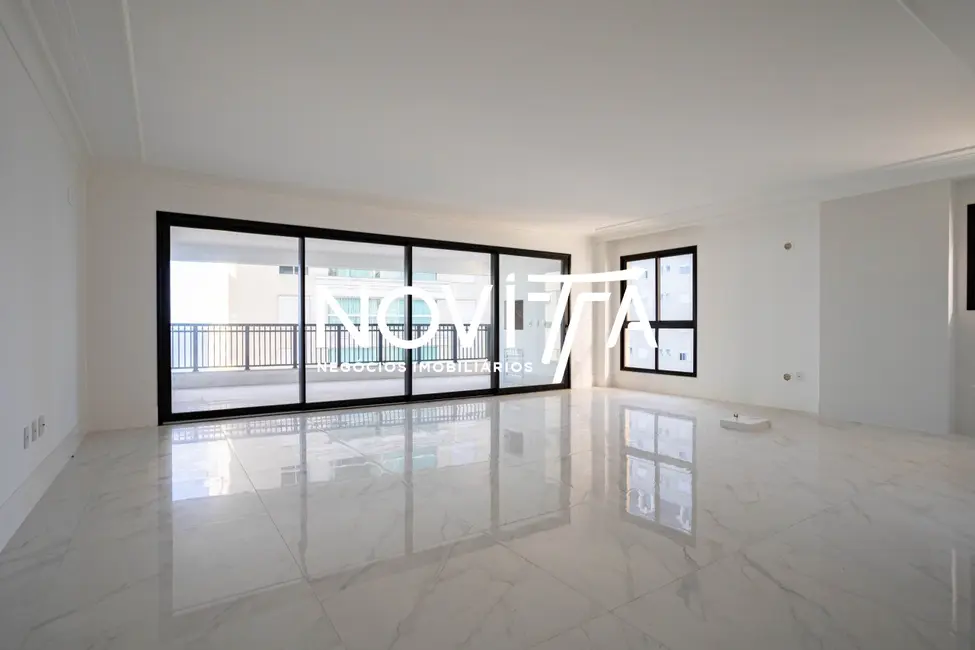 Foto 2 de Apartamento com 4 quartos à venda, 225m2 em Meia Praia, Itapema - SC