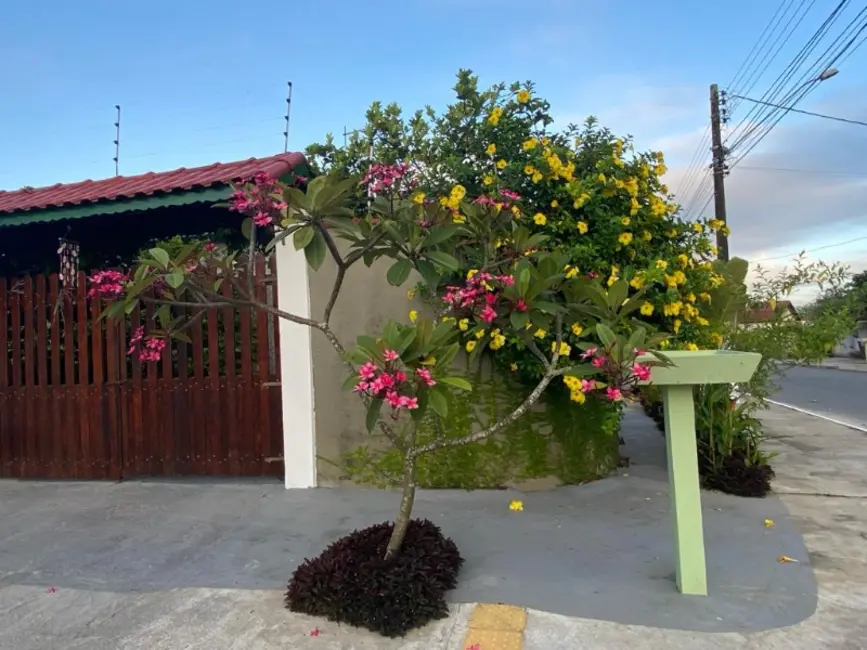 Casa com 3 quartos à venda, 182m2 em Peruibe - SP - imagem 2 Foto 2 de Casa com 3 quartos à venda, 182m2 em Peruibe - SP
