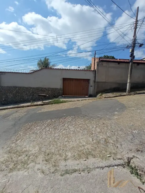 Foto 2 de Casa com 4 quartos à venda, 194m2 em Goiânia, Belo Horizonte - MG