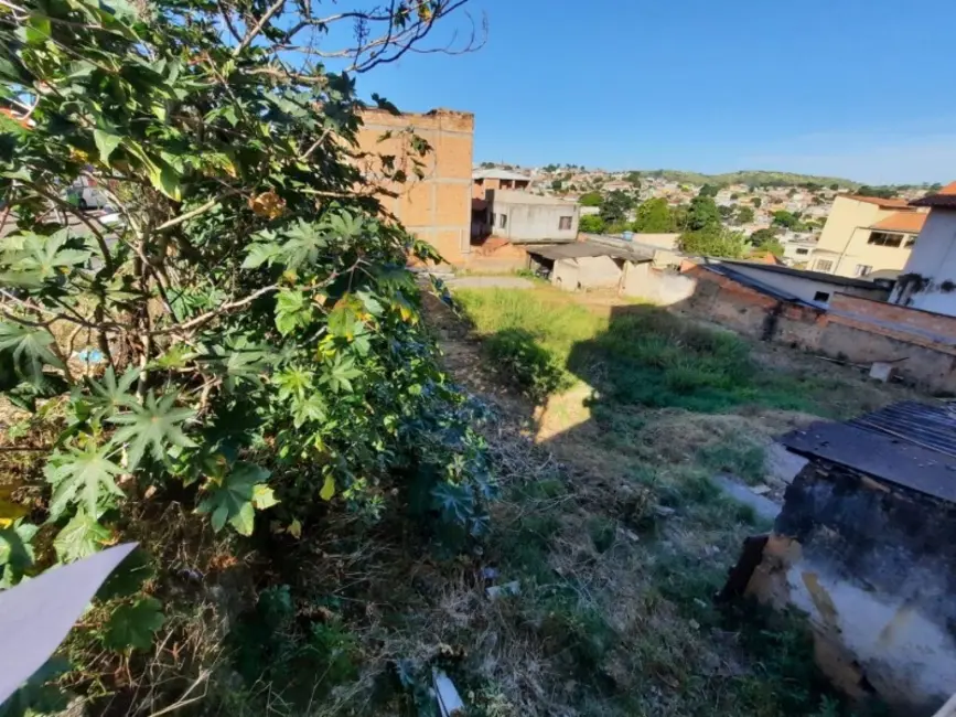 Foto 1 de Terreno / Lote à venda, 720m2 em São Benedito, Santa Luzia - MG